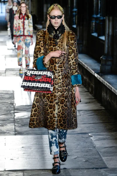 Look 17